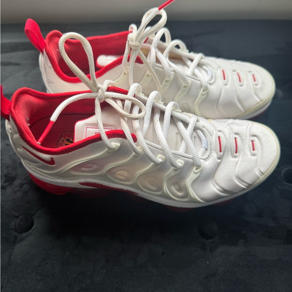 White and Red Nike Vapor Max (women’s size 9)